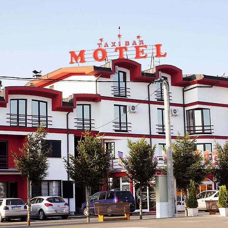 Taxi Bar Motel ボサンスカ・グラディシュカ エクステリア 写真