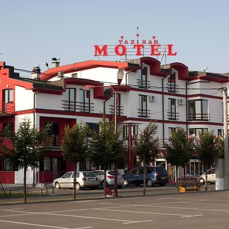 Taxi Bar Motel ボサンスカ・グラディシュカ エクステリア 写真