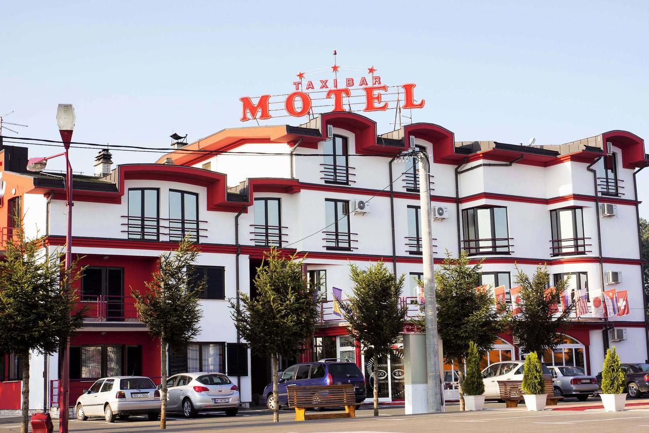 Taxi Bar Motel ボサンスカ・グラディシュカ エクステリア 写真