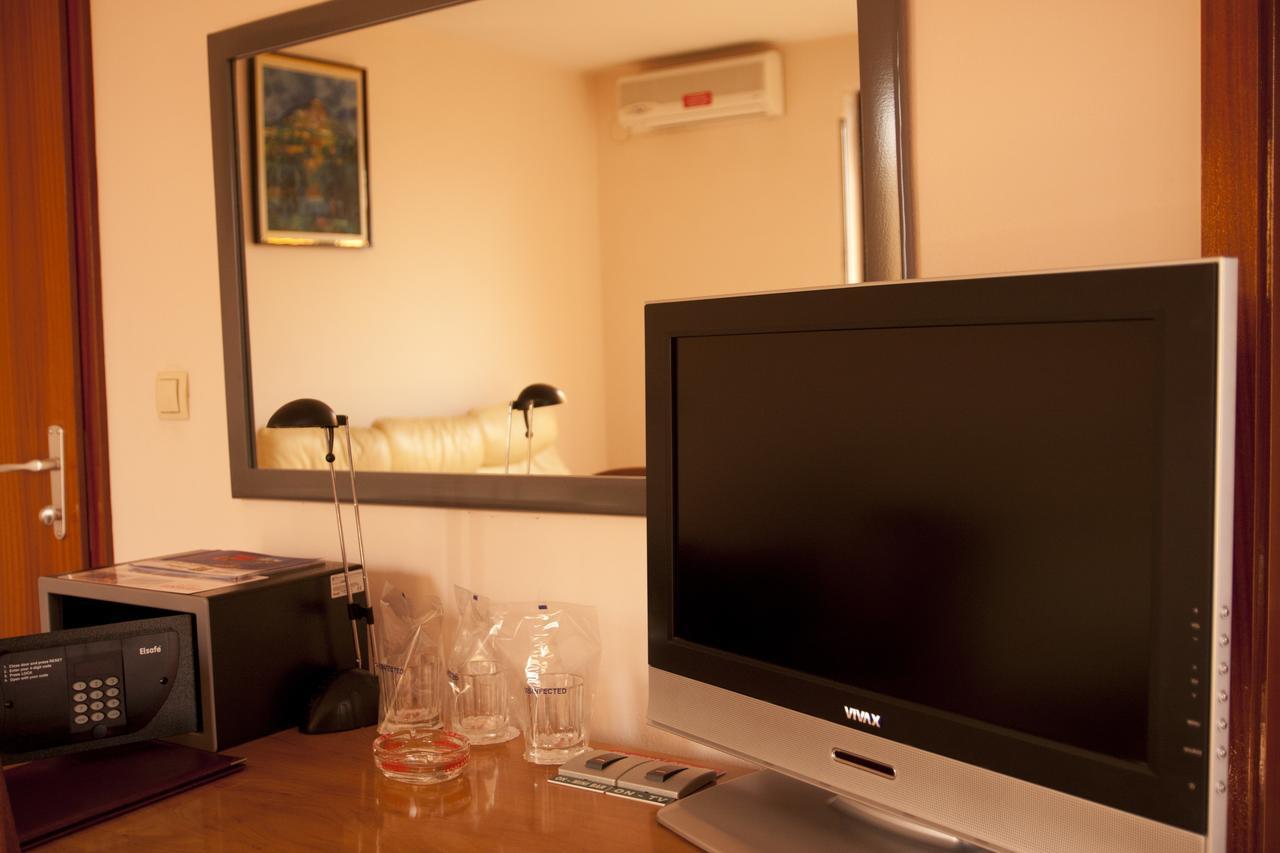Taxi Bar Motel ボサンスカ・グラディシュカ エクステリア 写真