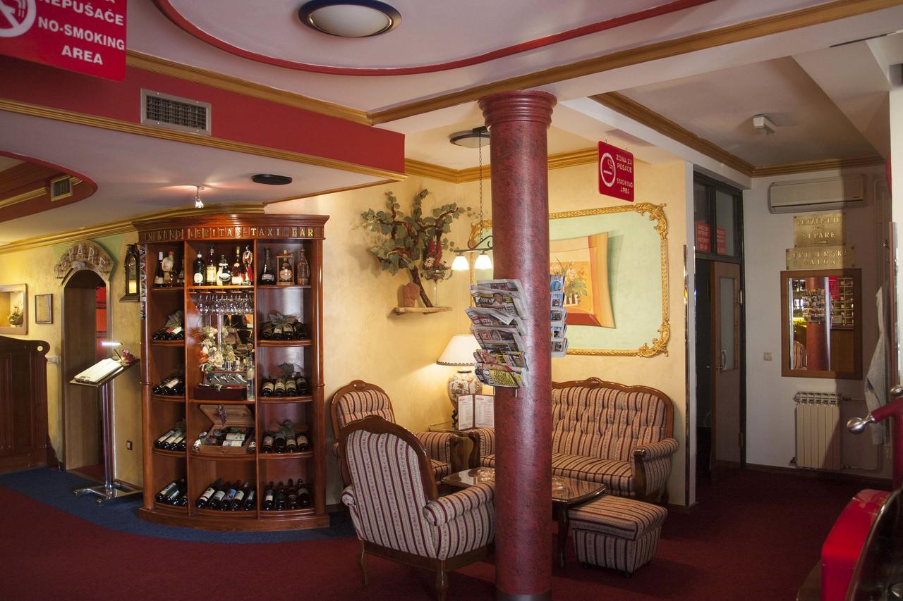 Taxi Bar Motel ボサンスカ・グラディシュカ エクステリア 写真