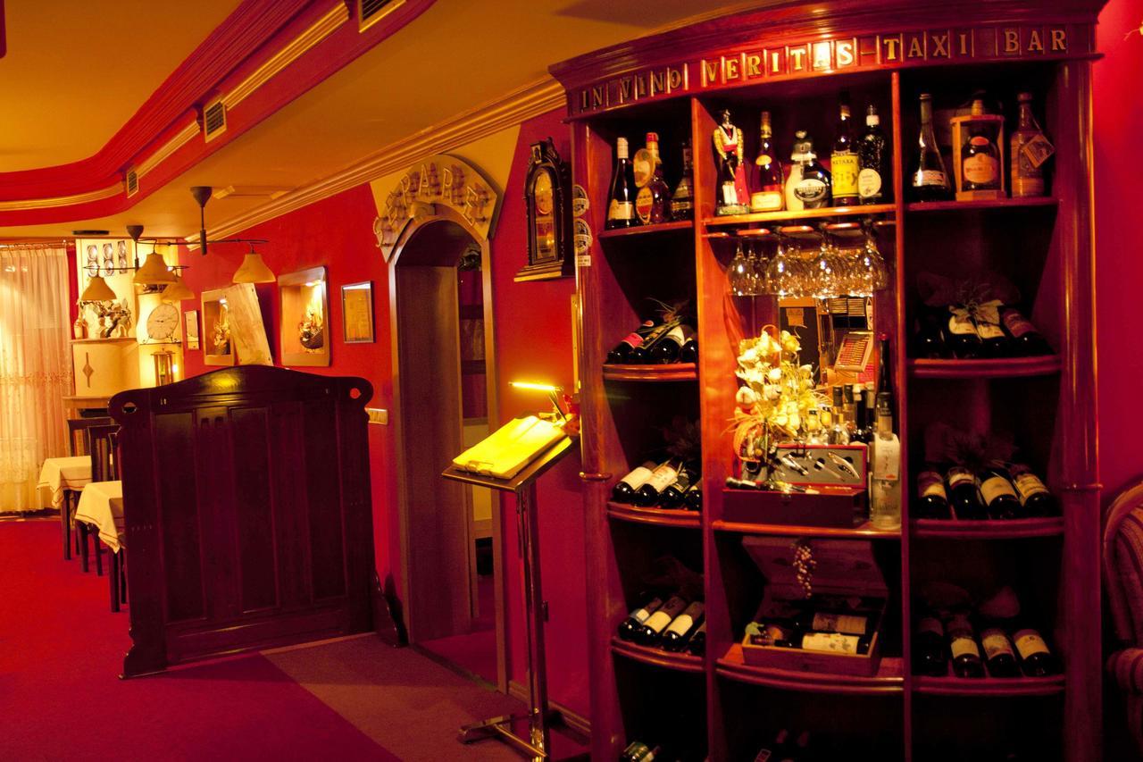 Taxi Bar Motel ボサンスカ・グラディシュカ エクステリア 写真