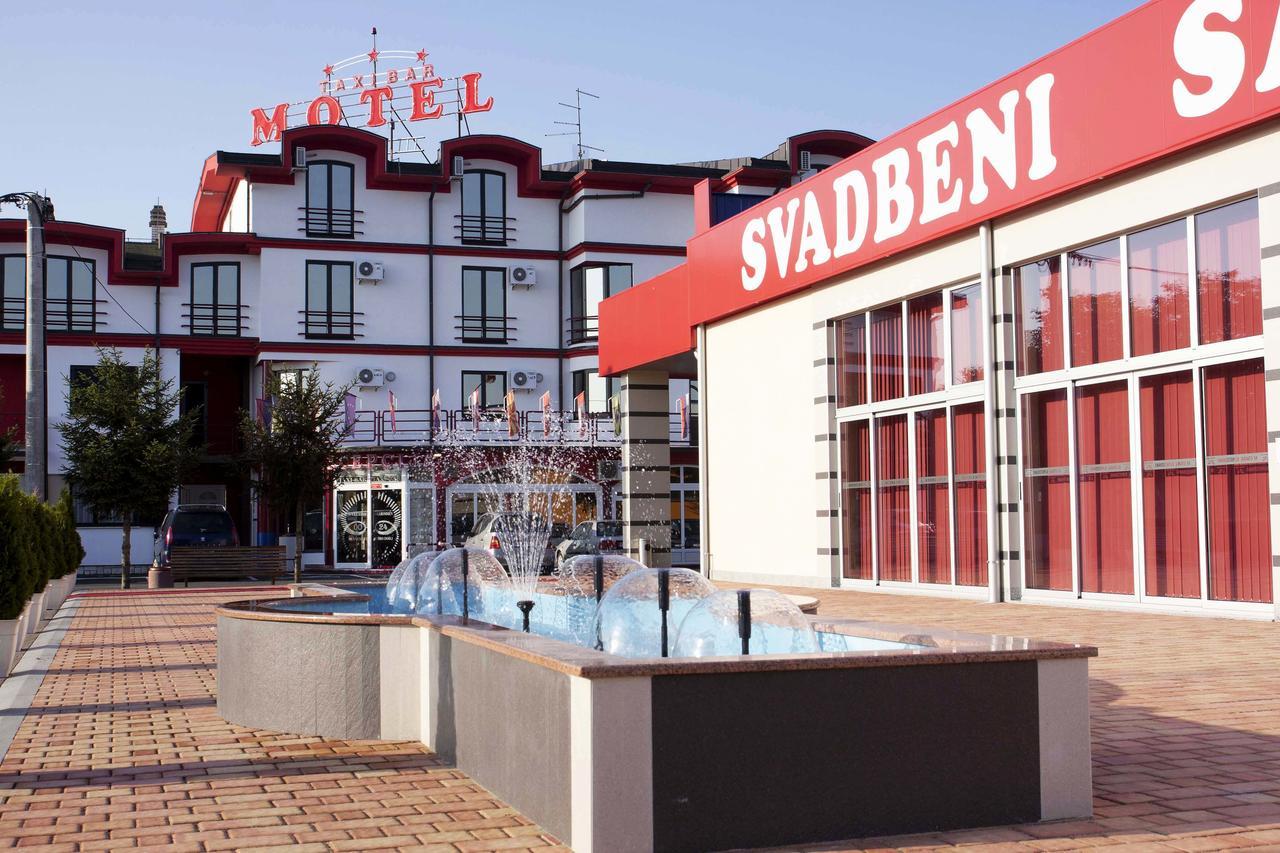 Taxi Bar Motel ボサンスカ・グラディシュカ エクステリア 写真