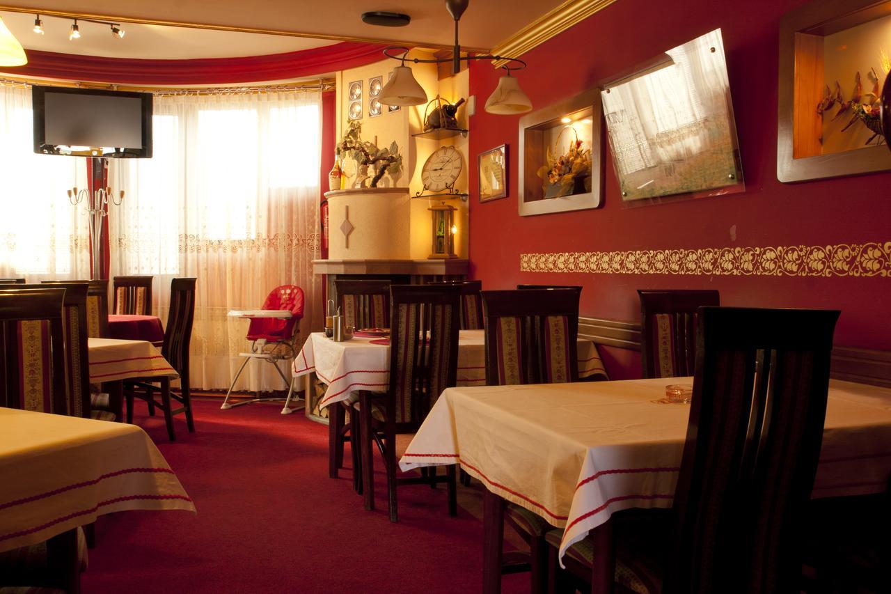 Taxi Bar Motel ボサンスカ・グラディシュカ エクステリア 写真