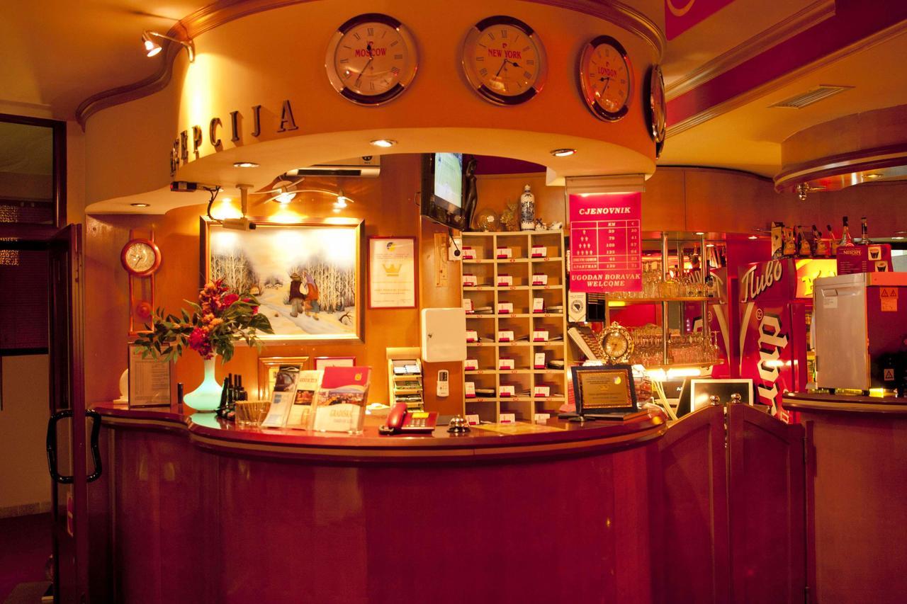 Taxi Bar Motel ボサンスカ・グラディシュカ エクステリア 写真