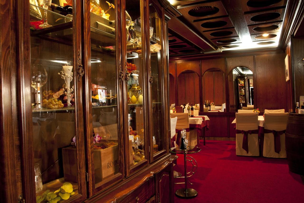 Taxi Bar Motel ボサンスカ・グラディシュカ エクステリア 写真